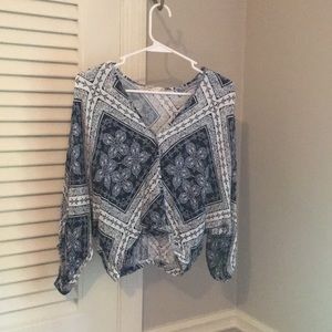 Three quarter sleeve, crop top in blue paisley.